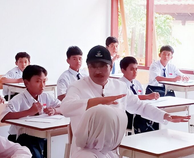 Sekolah Rakyat adalah wujud nyata dari cita-cita Presiden Prabowo: “Tidak boleh ada satu anak Indonesia pun yang tertinggal.”